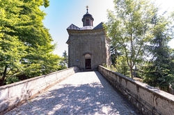 BAROKNÍ KAPLE PANNY MARIE SNĚŽNÉ NA VRCHU
HVĚZDA