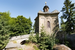 BAROKNÍ KAPLE PANNY MARIE SNĚŽNÉ NA VRCHU
HVĚZDA