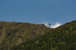 V OBŘÍM DOLE - V POZADÍ LANOVKA NA SNĚŽKU